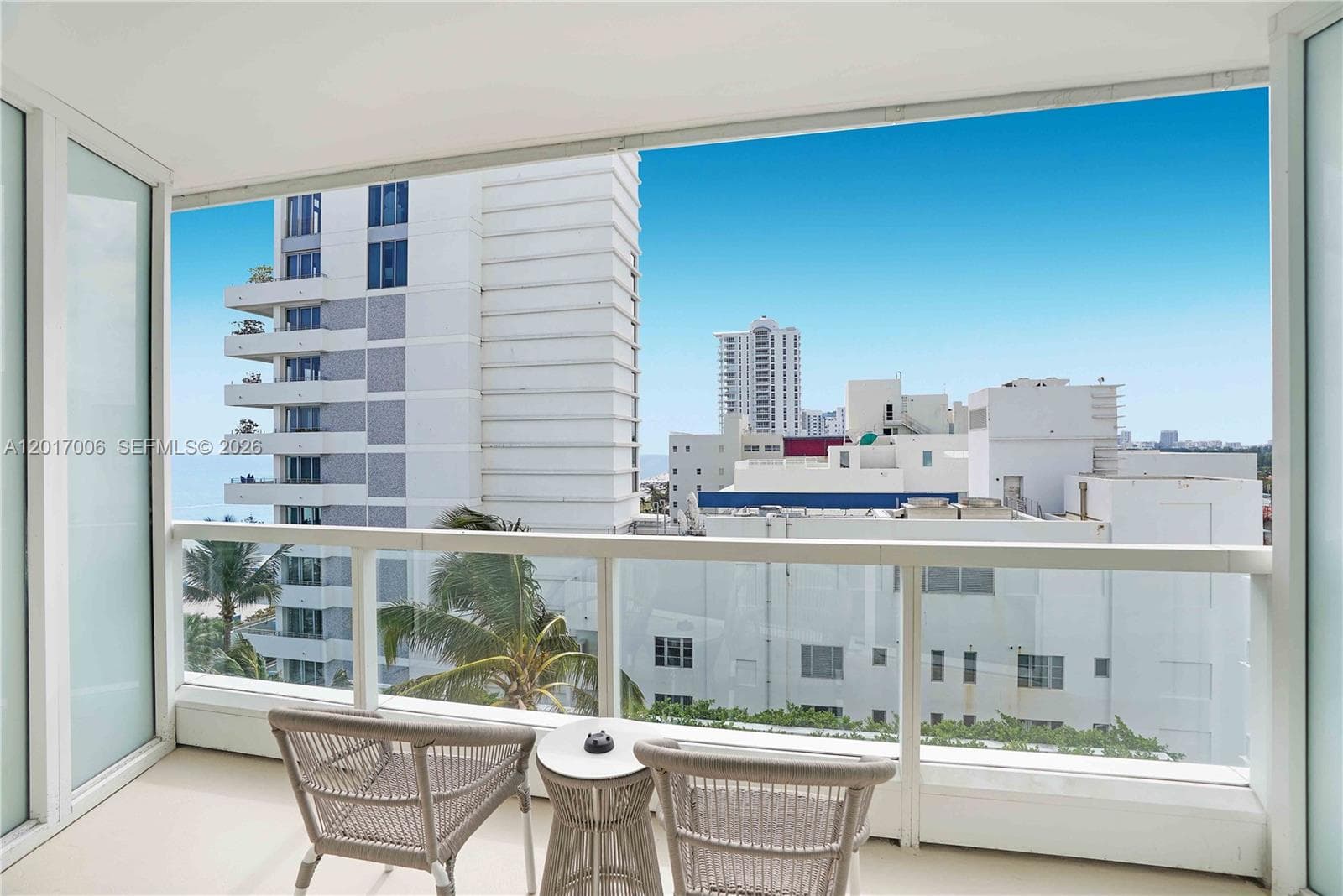 4391 Collins Ave 916 photo 1