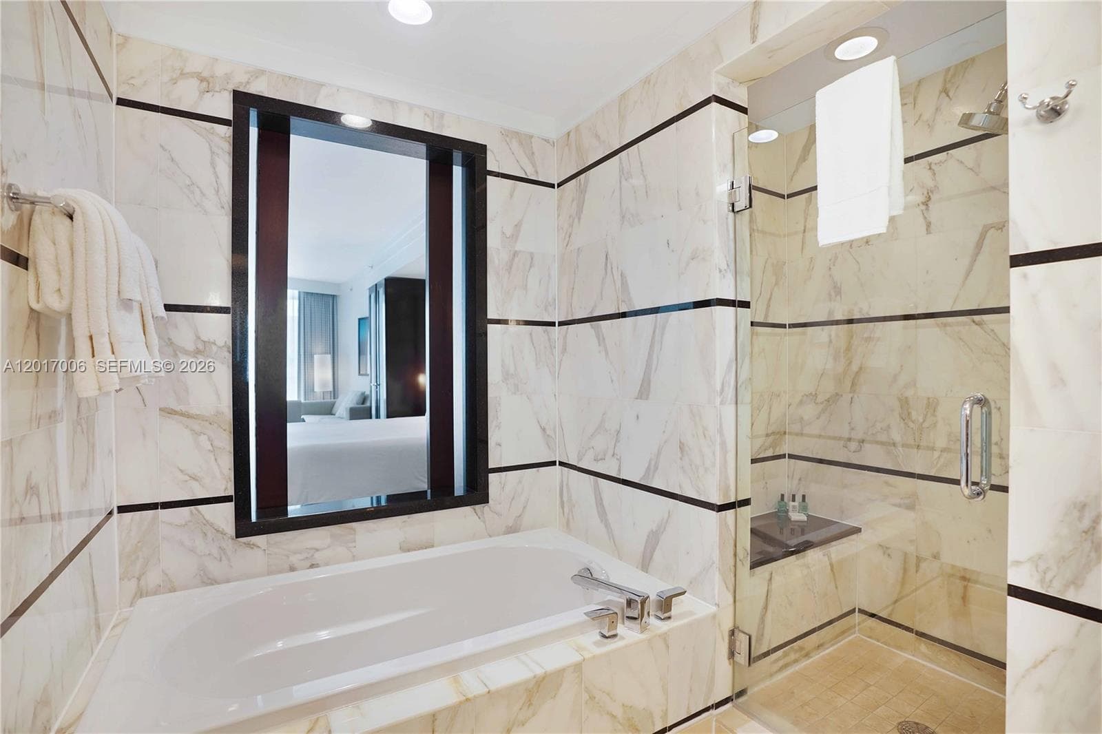 4391 Collins Ave 916 photo 8