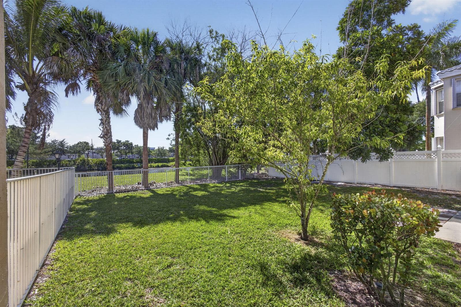 1104 Oakwater Drive photo 23