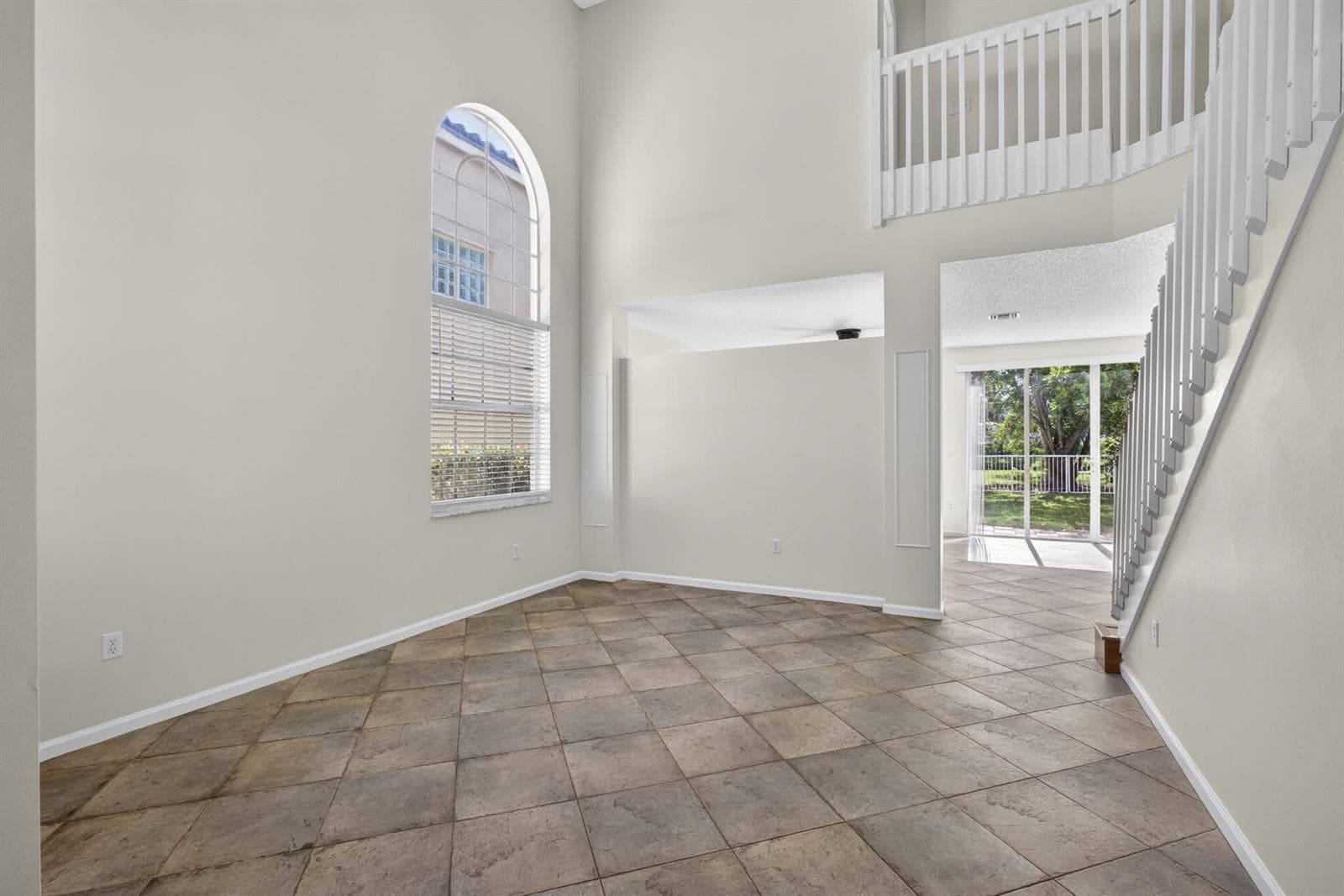 1104 Oakwater Drive photo 2