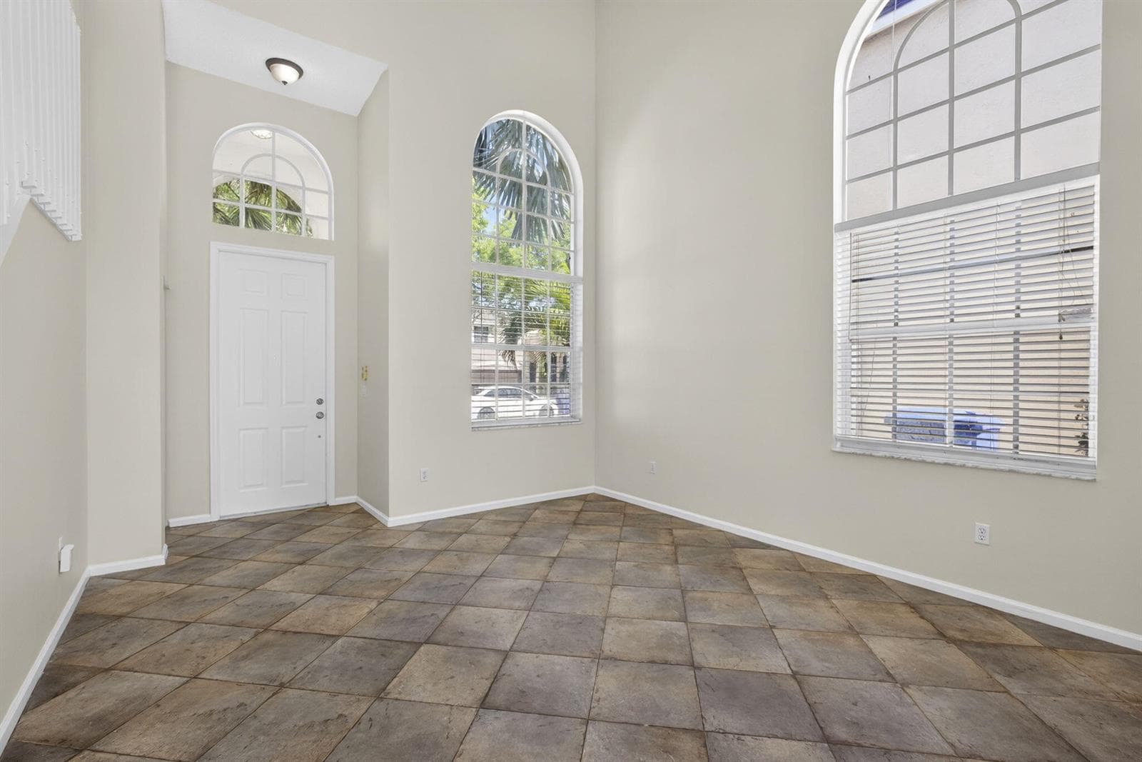 1104 Oakwater Drive photo 3