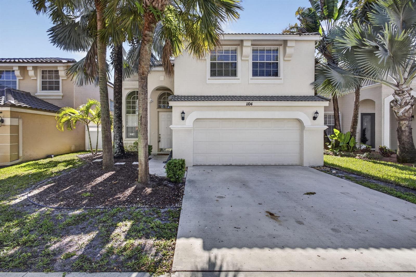 1104 Oakwater Drive photo 1