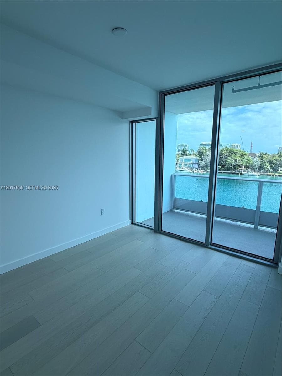 9221 E Bay Harbor Dr 309 photo 17