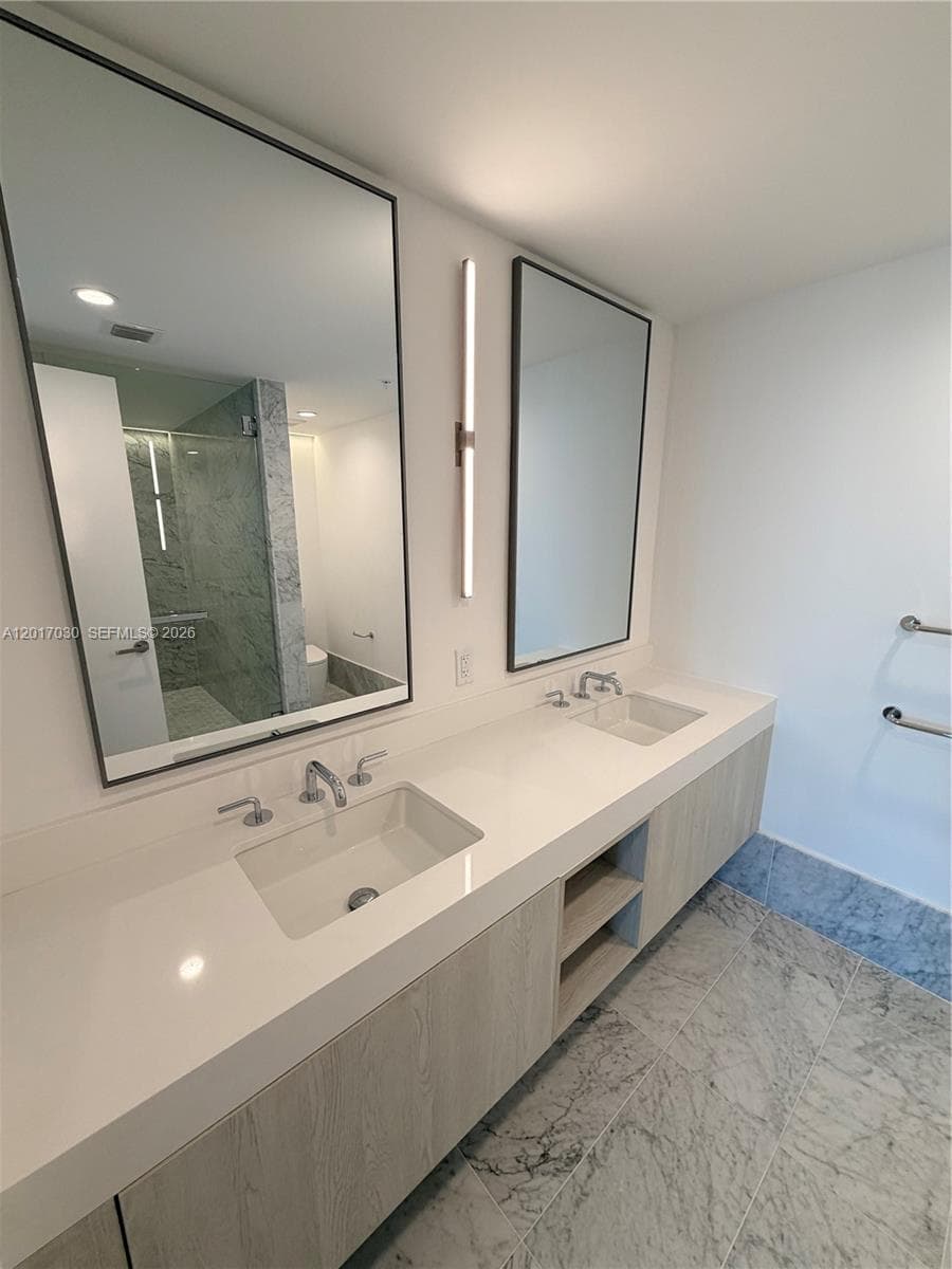 9221 E Bay Harbor Dr 309 photo 16