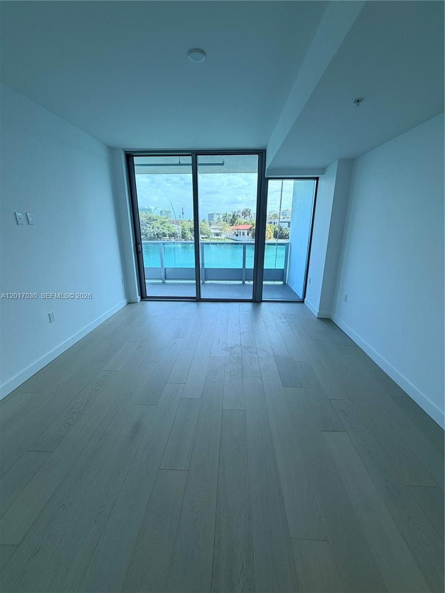 9221 E Bay Harbor Dr 309 photo 8