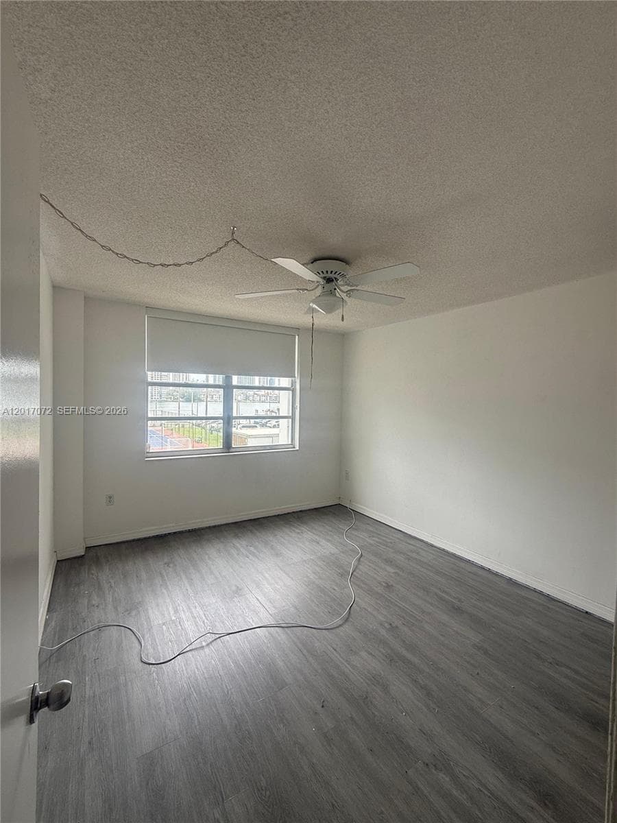 2750 NE 183rd St T-211 photo 22