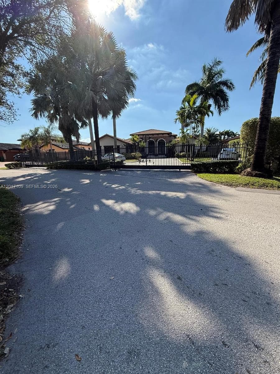 19596 130th Avenue Road photo 5