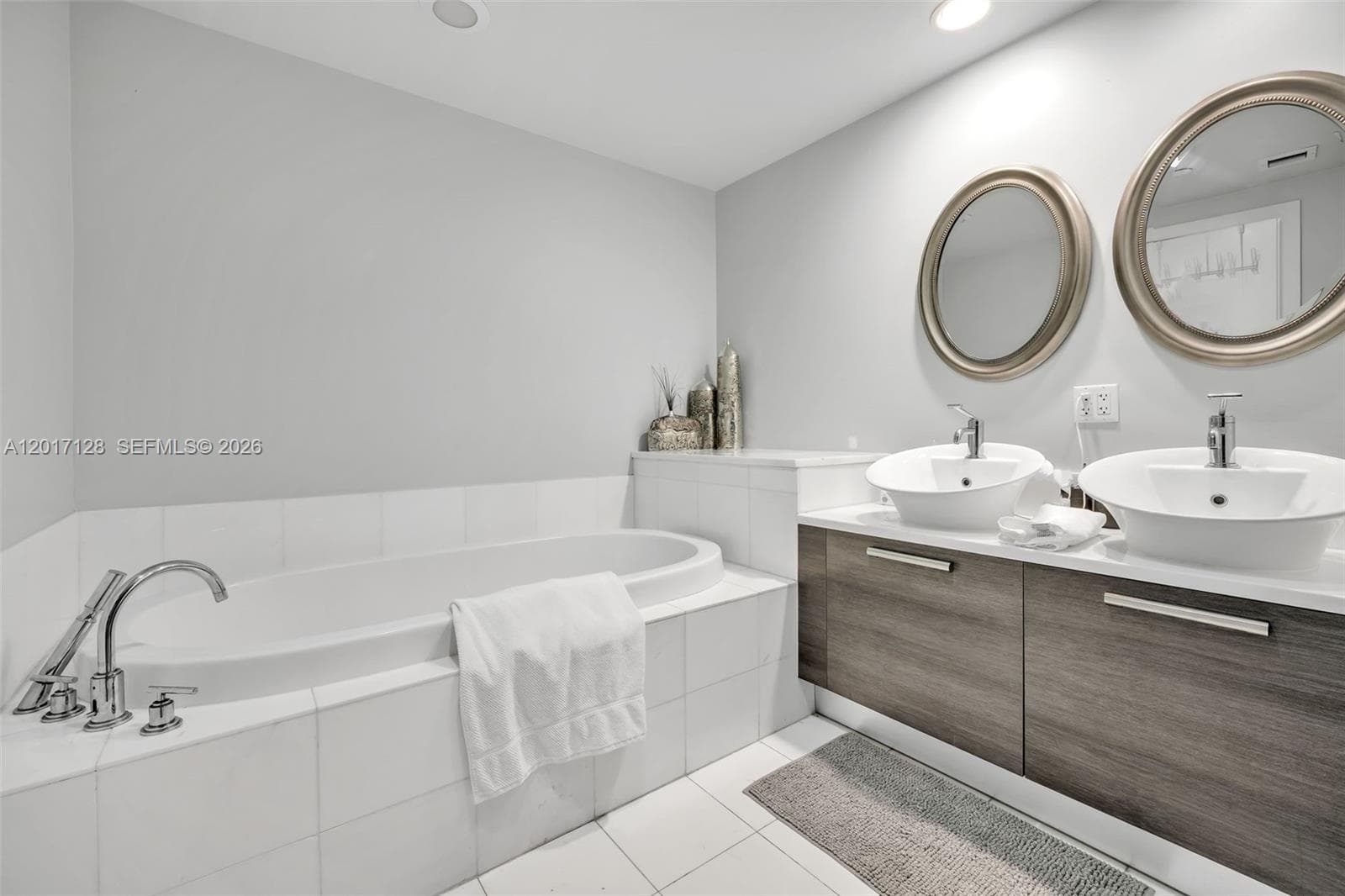 2950 188th St 403 photo 22
