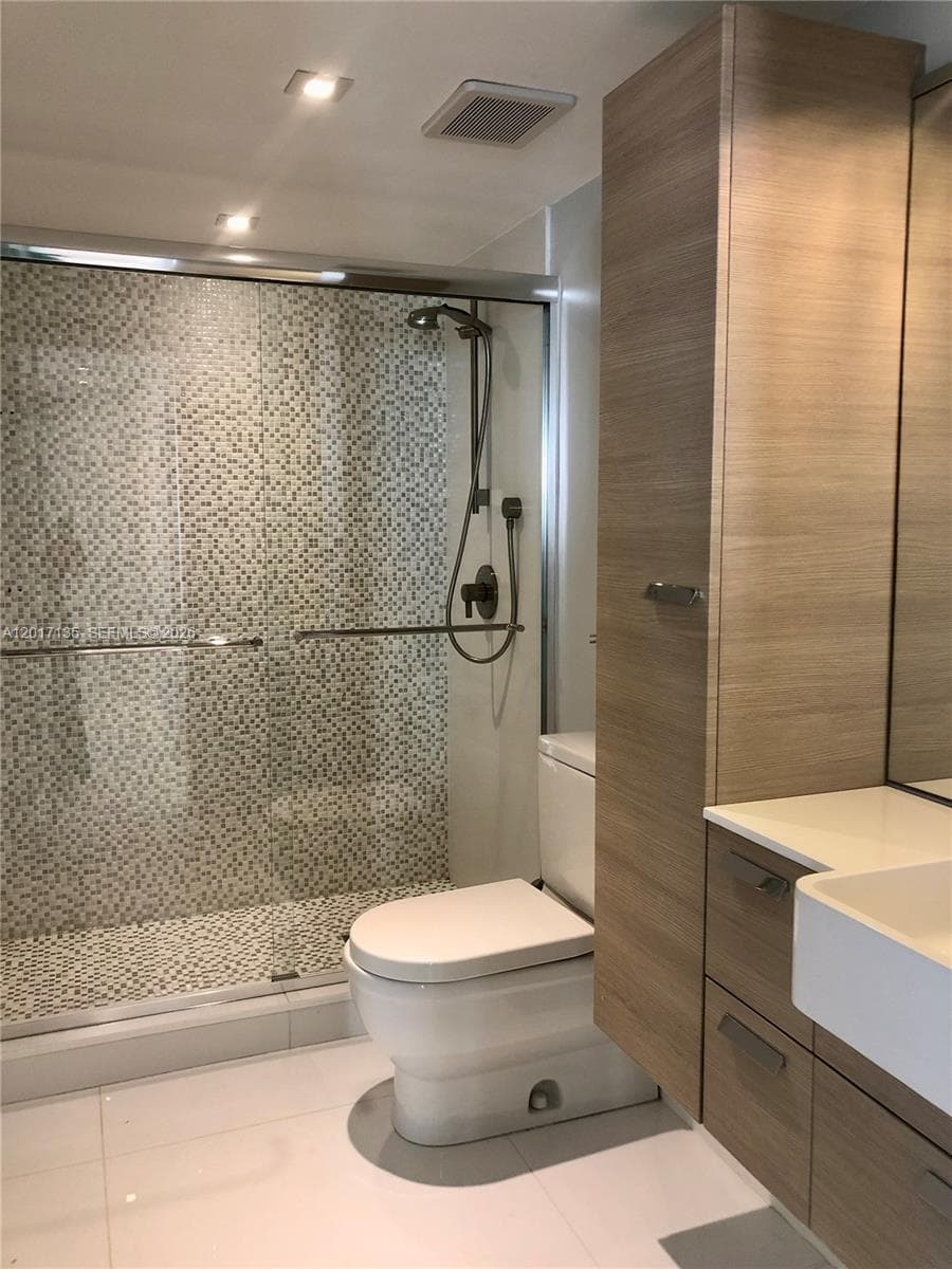 19390 Collins Ave 907 photo 6