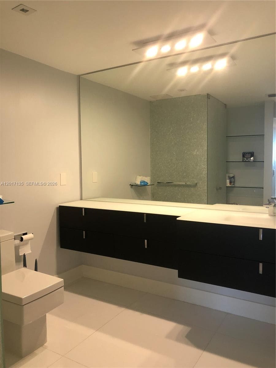 19390 Collins Ave 907 photo 8