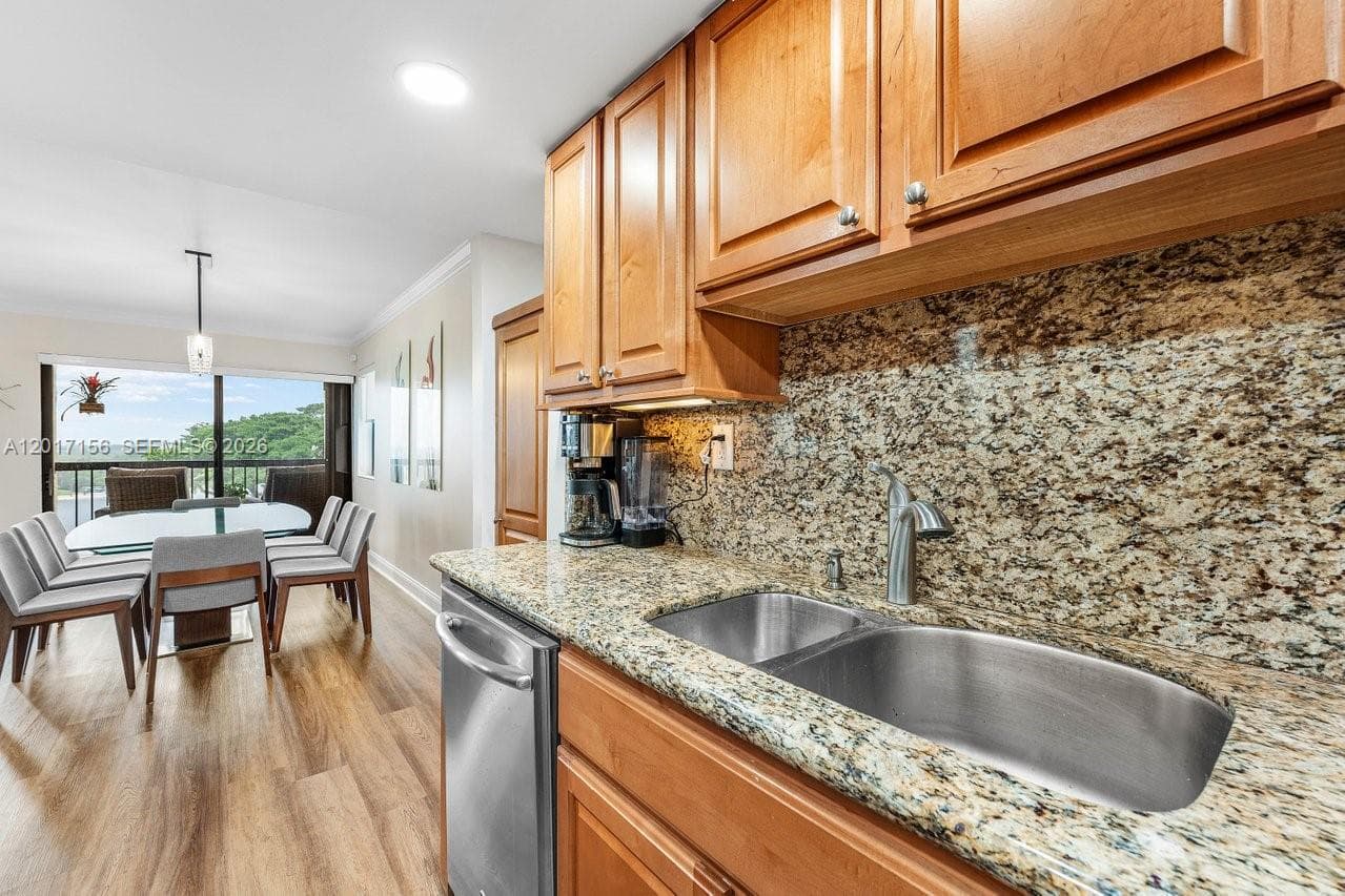 364 Golfview Rd 505 photo 7