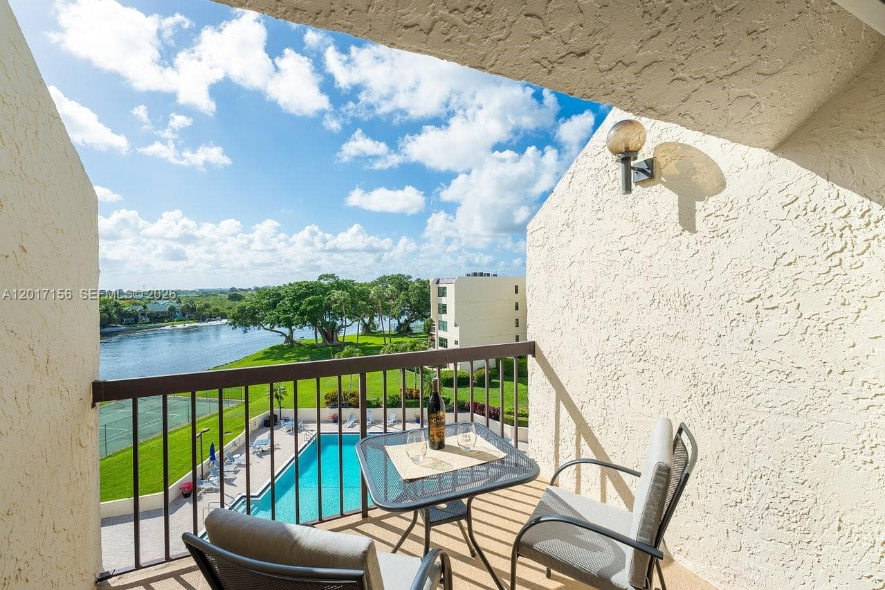 364 Golfview Rd 505 photo 18