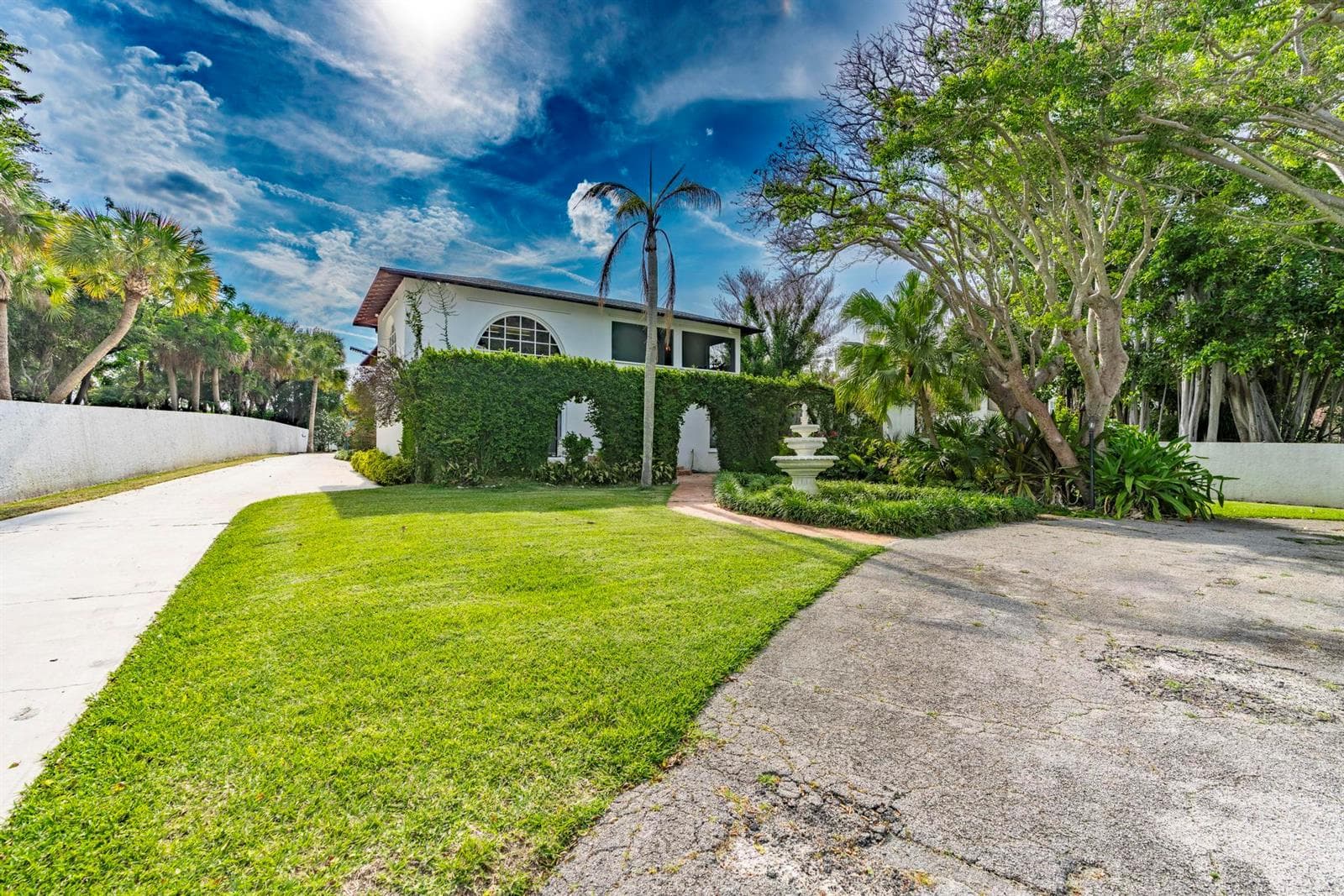 1009 S Indian River Drive photo 2