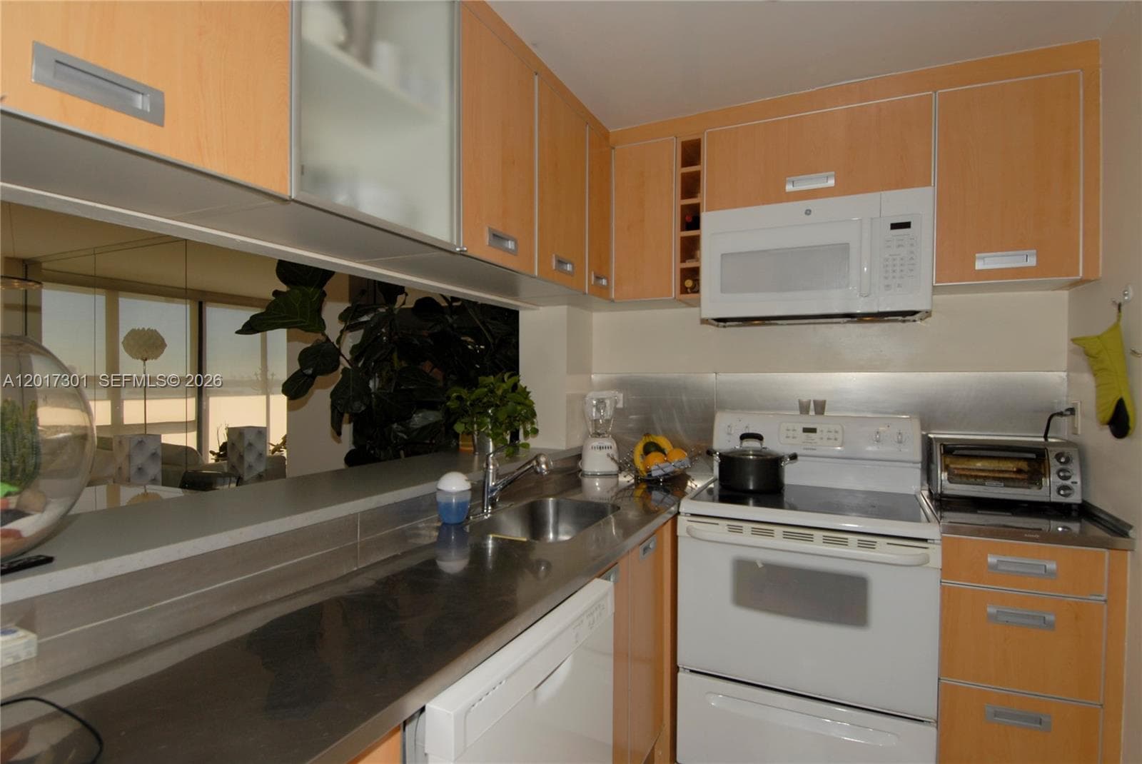600 NE 36 ST 1212 photo 7
