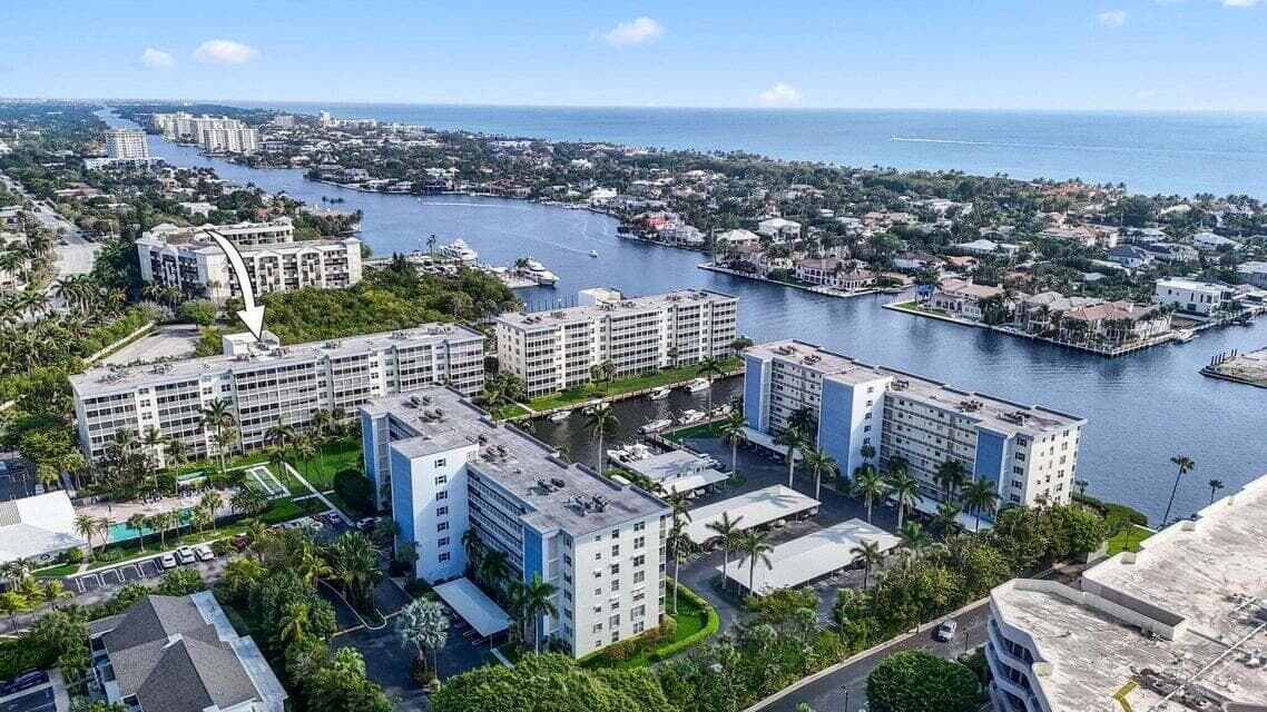 1 Harbourside Drive 4205 photo 2