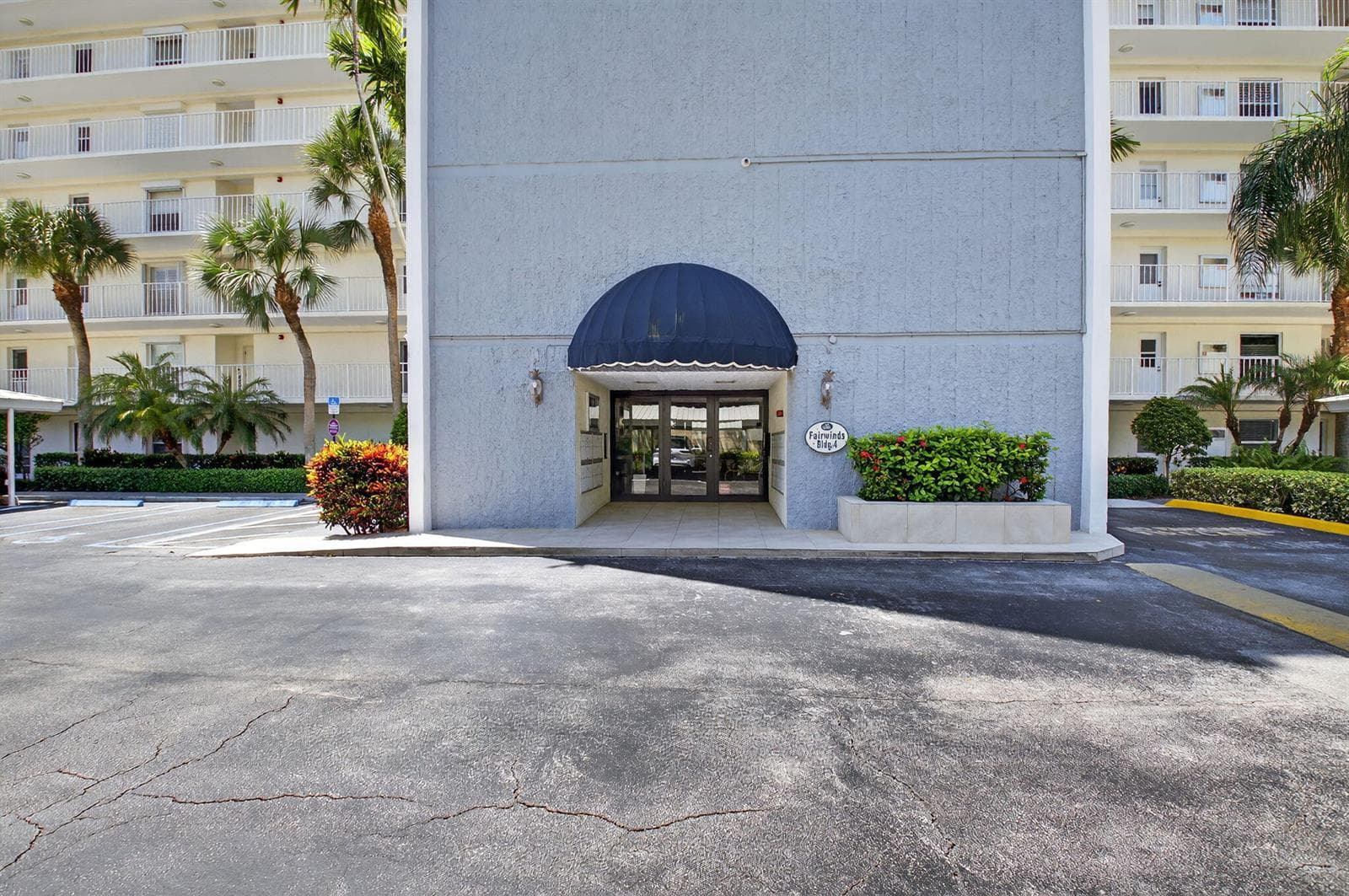 1 Harbourside Drive 4205 photo 6