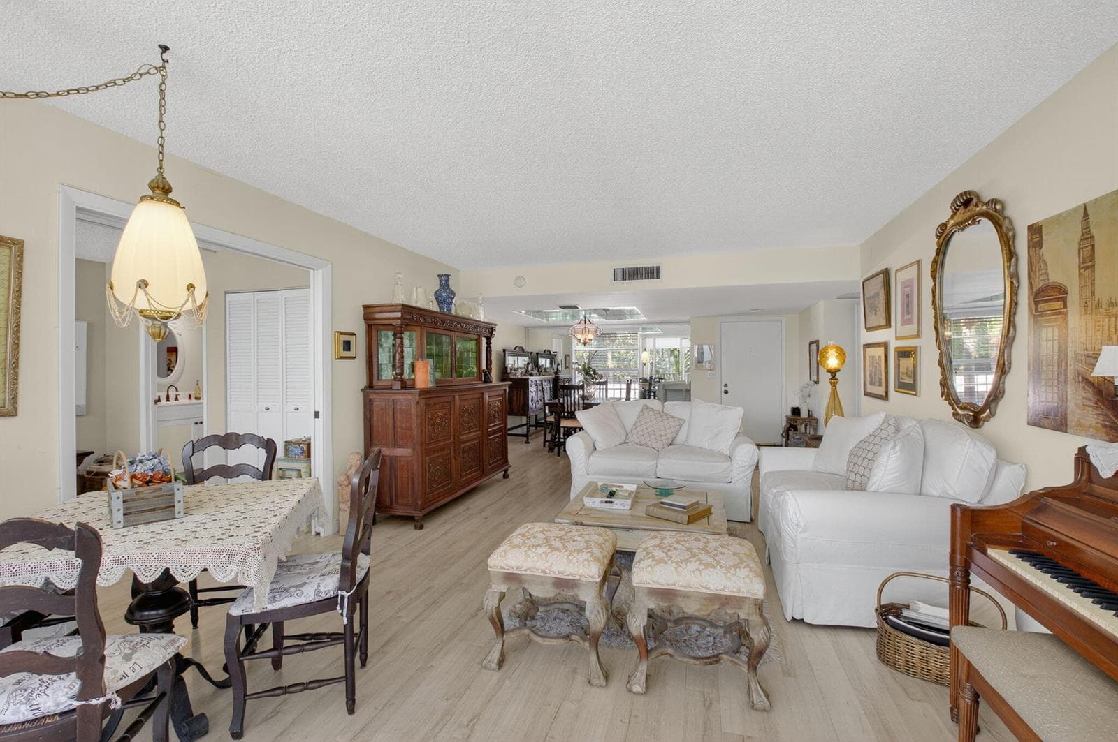 1 Harbourside Drive 4205 photo 16