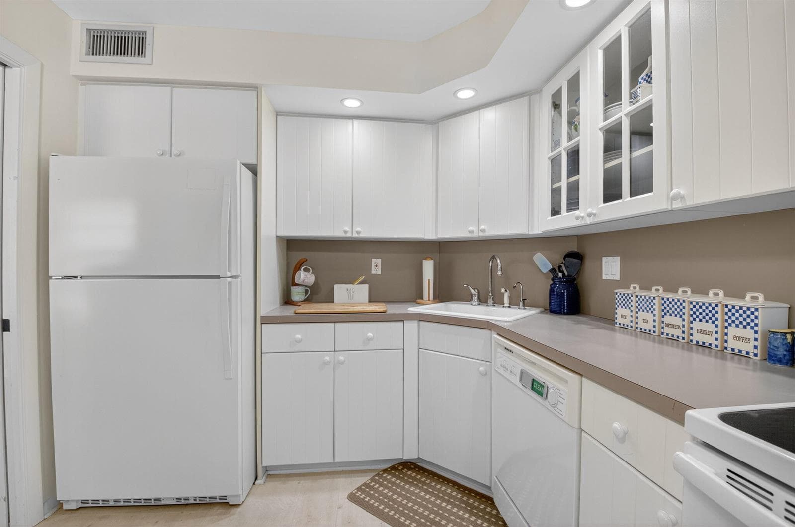 1 Harbourside Drive 4205 photo 22