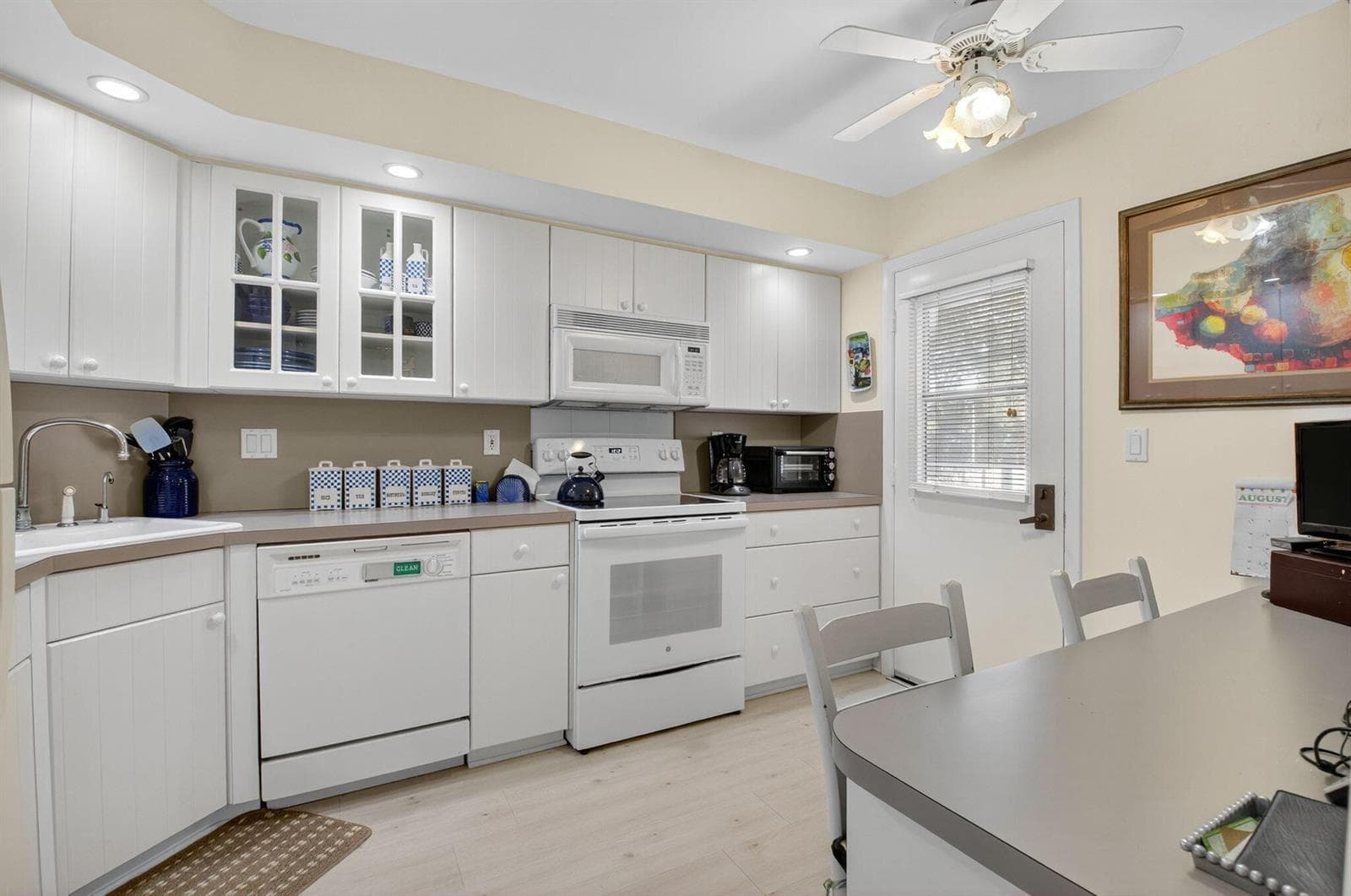 1 Harbourside Drive 4205 photo 20