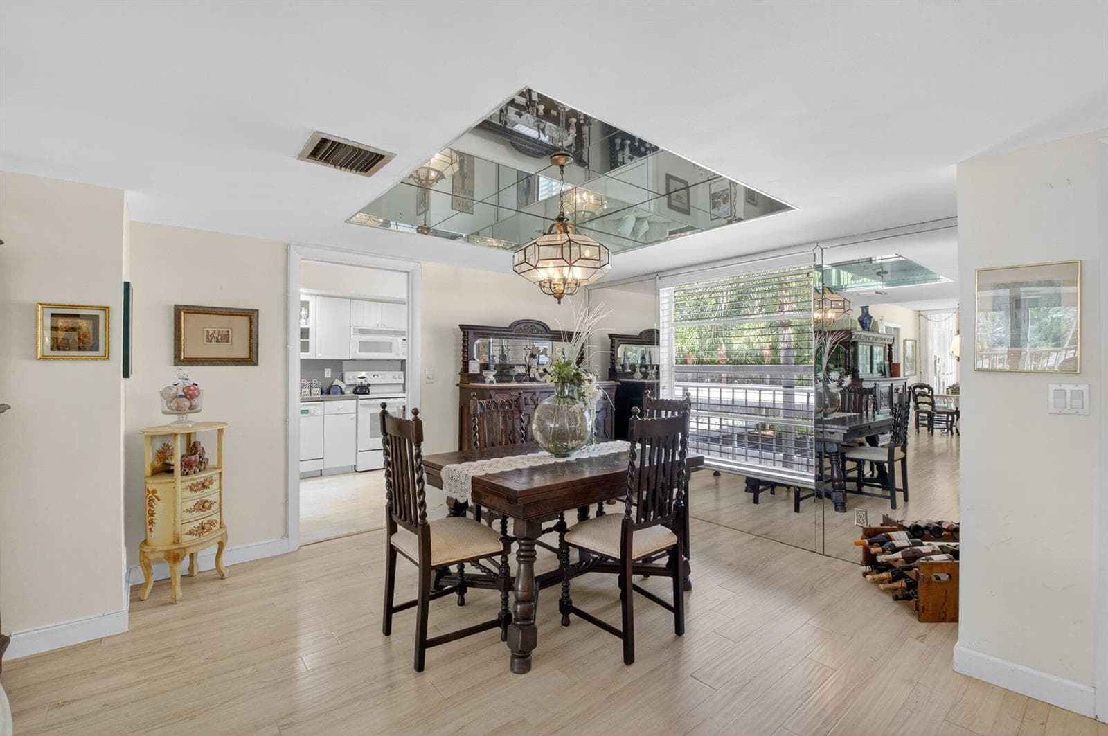 1 Harbourside Drive 4205 photo 9