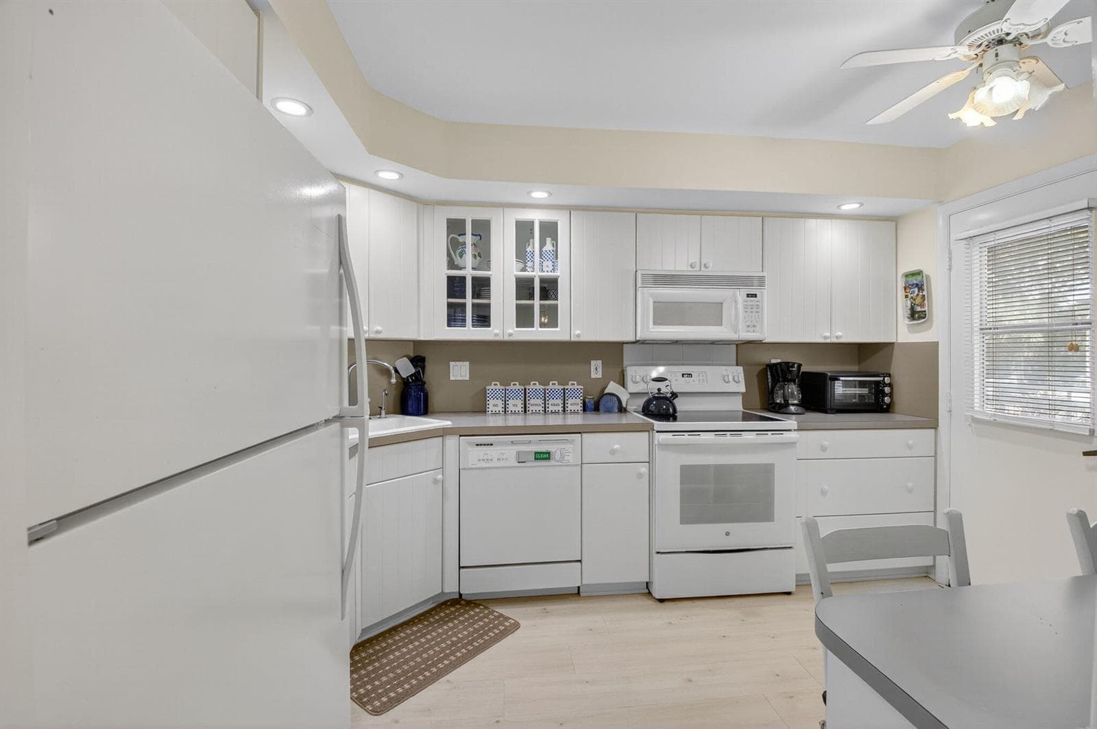 1 Harbourside Drive 4205 photo 19