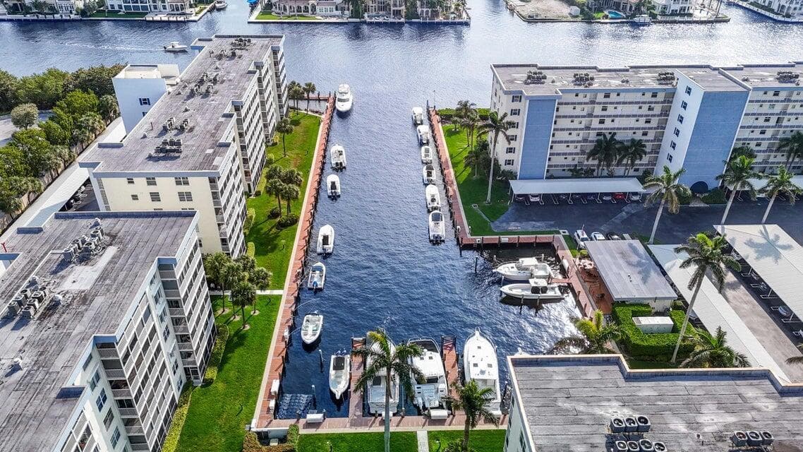 1 Harbourside Drive 4205 photo 4