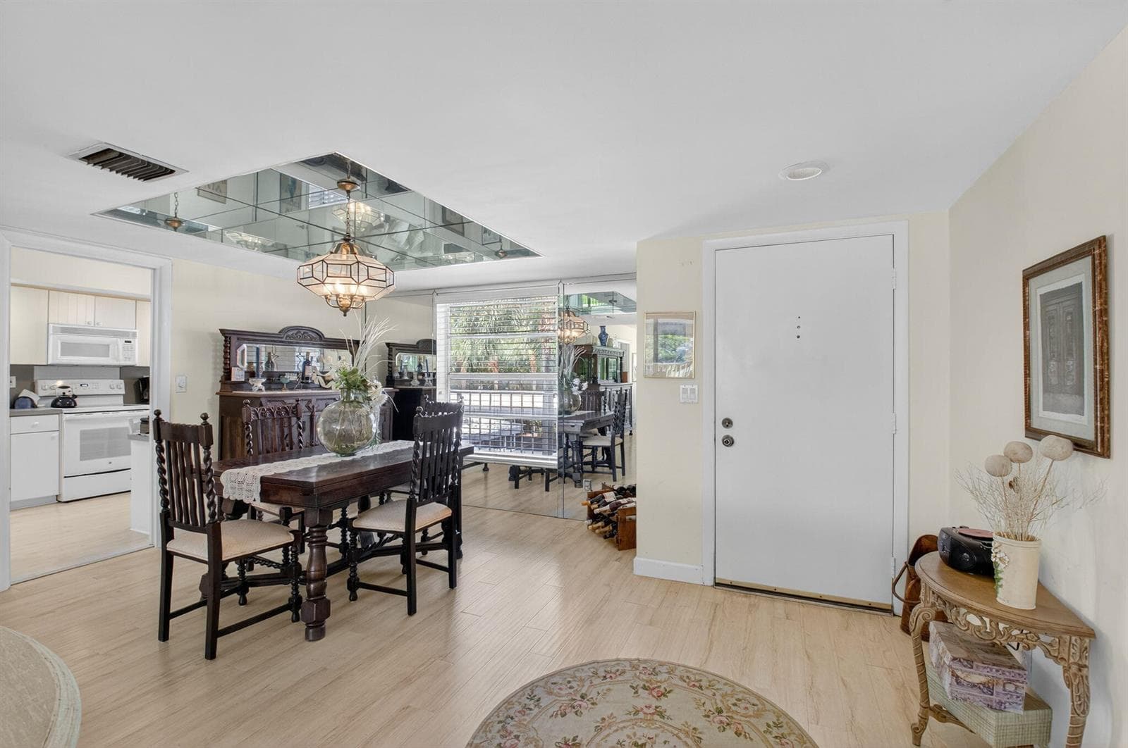 1 Harbourside Drive 4205 photo 8