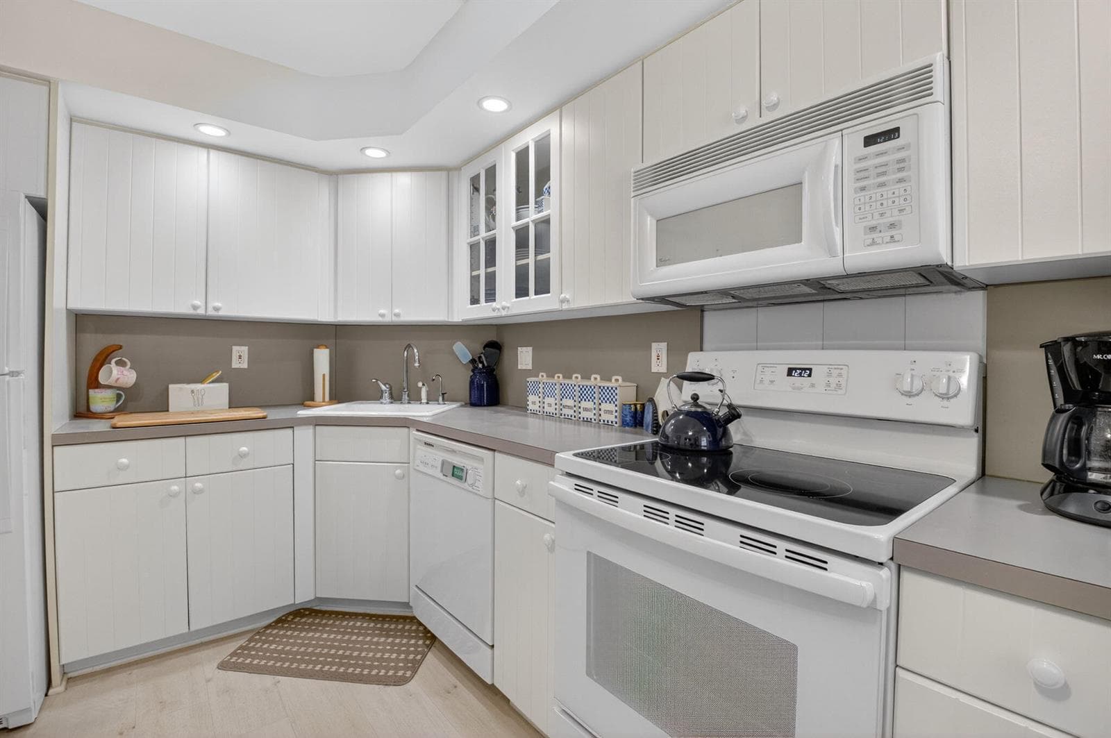 1 Harbourside Drive 4205 photo 21