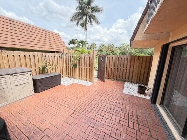 825 Center Street 22a photo 6