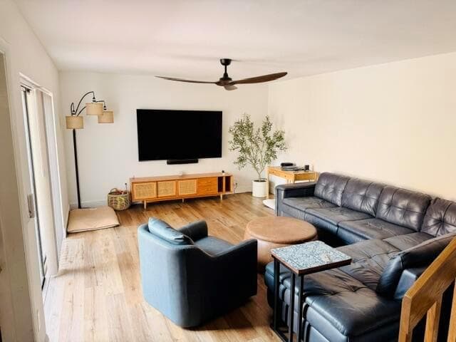 825 Center Street 22a photo 1