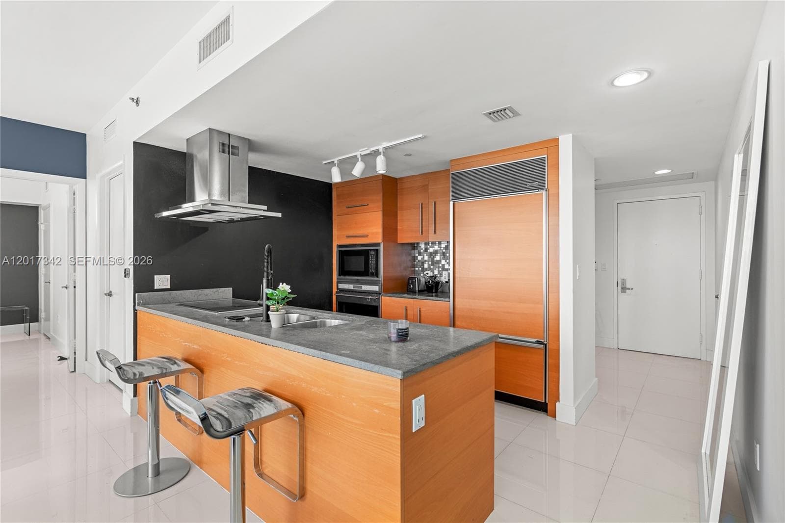 495 Brickell Ave 1704 photo 2
