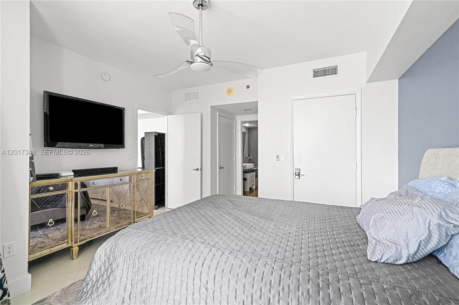 495 Brickell Ave 1704 photo 17