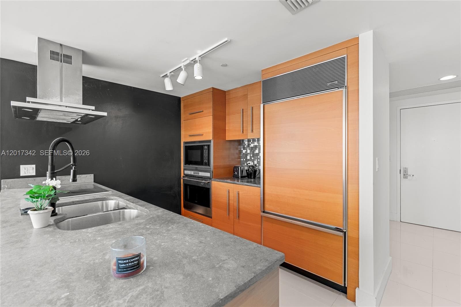 495 Brickell Ave 1704 photo 7