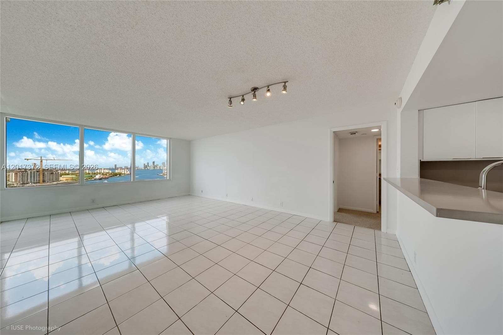 400 Pointe Dr 1801 photo 3