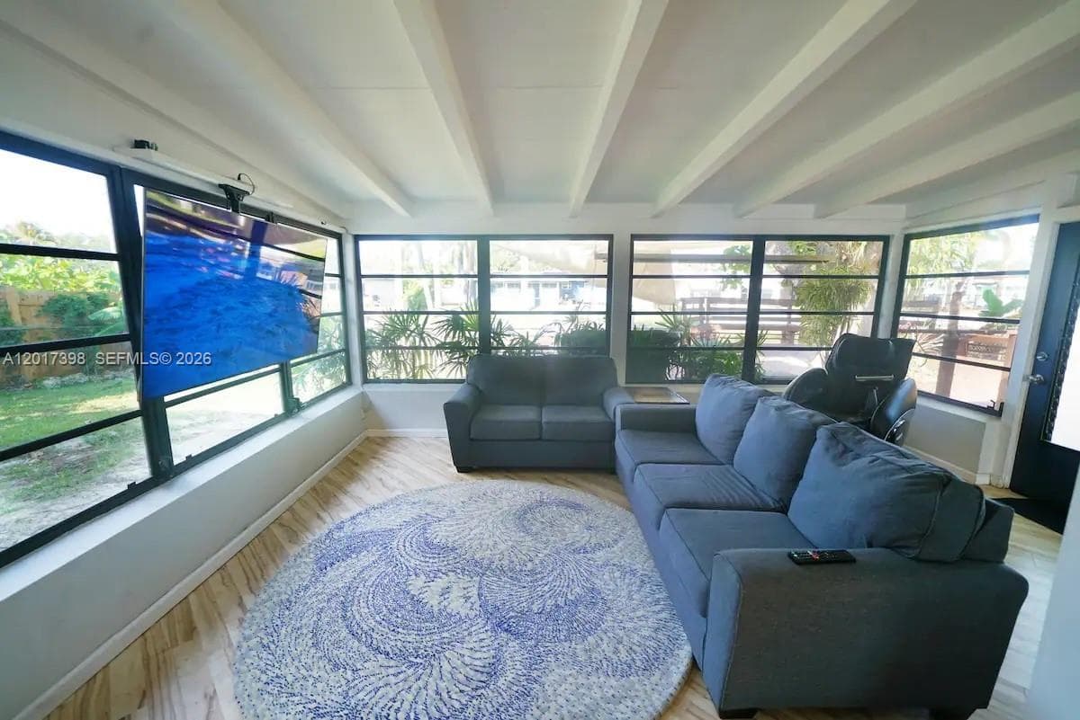 2518 Gulfstream Ln photo 10