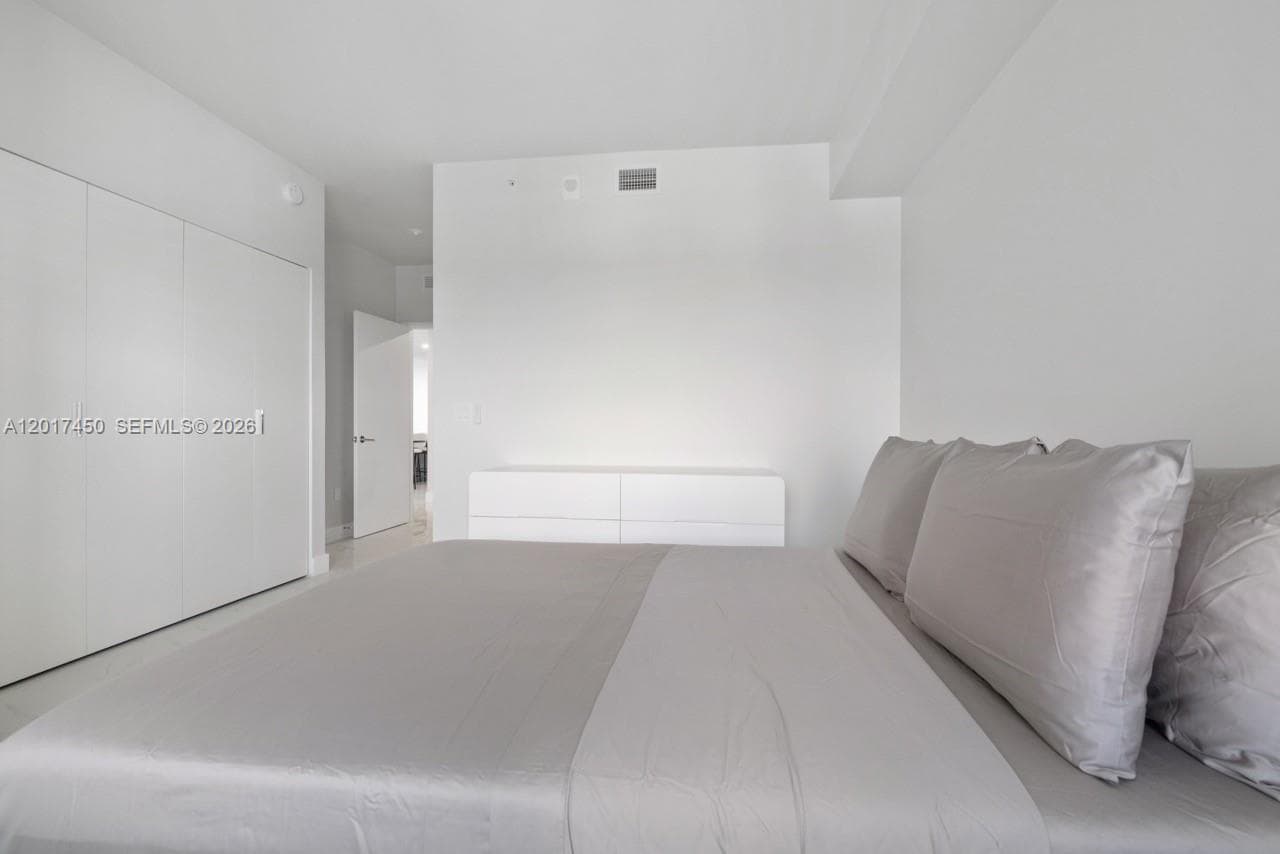 700 24th St 4002 photo 18