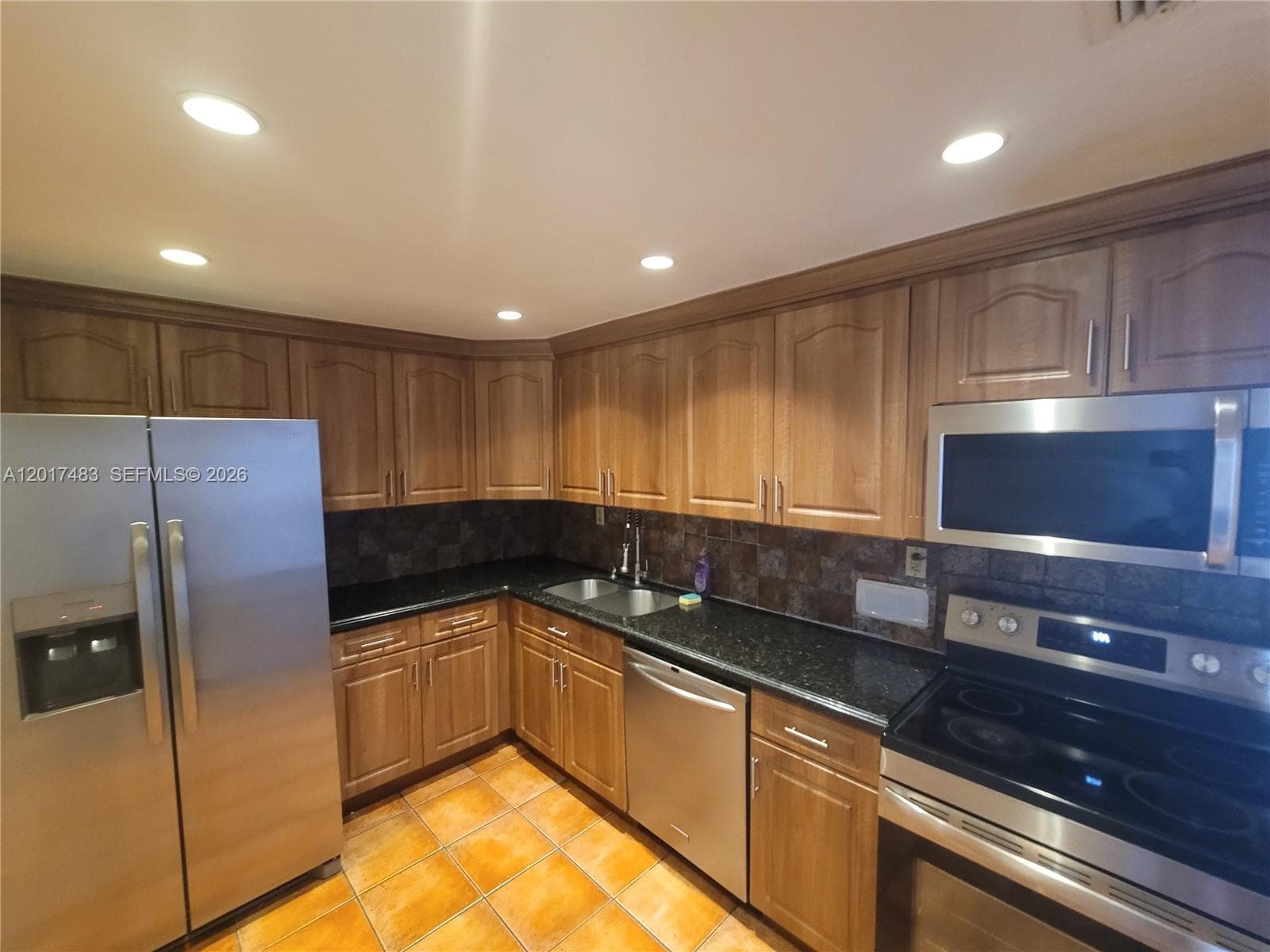 5401 Collins Ave 307 photo 9