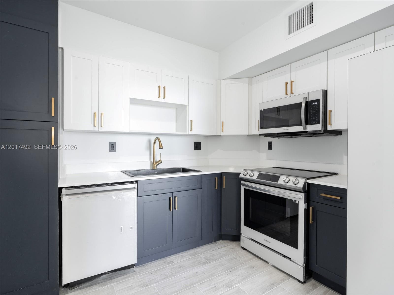 300 Bayview Dr 2115 photo 9