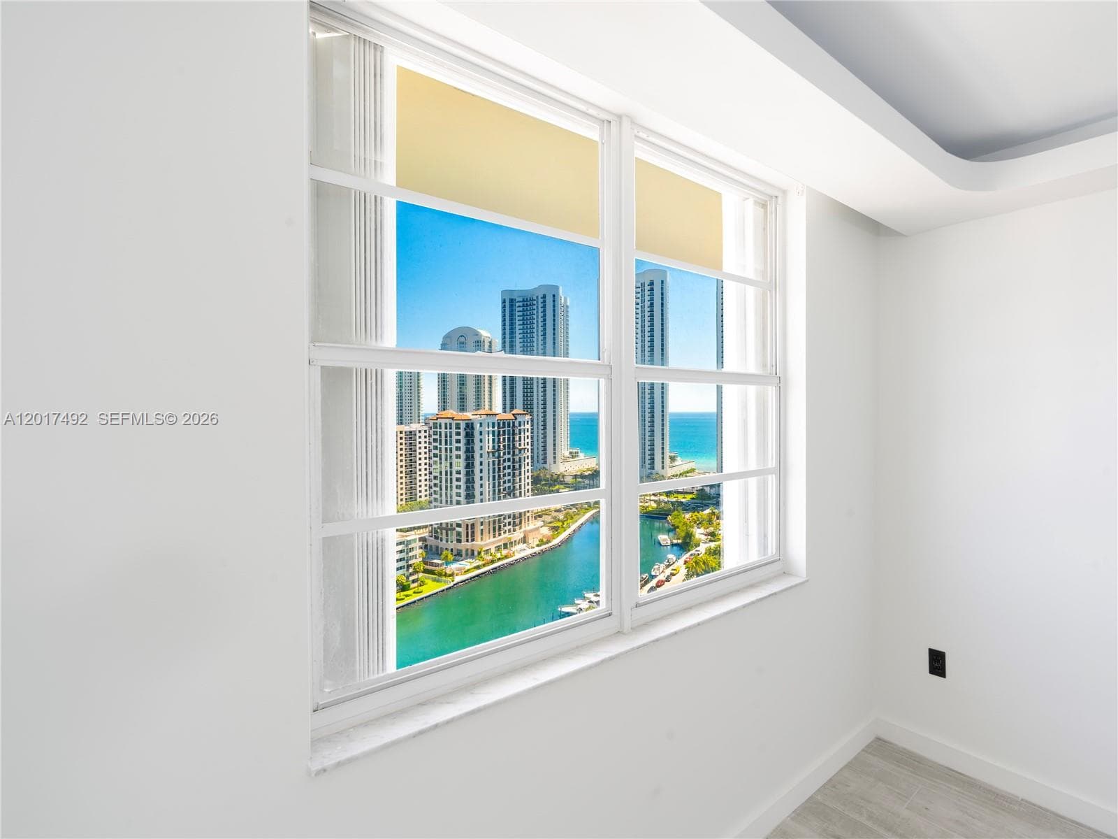 300 Bayview Dr 2115 photo 14