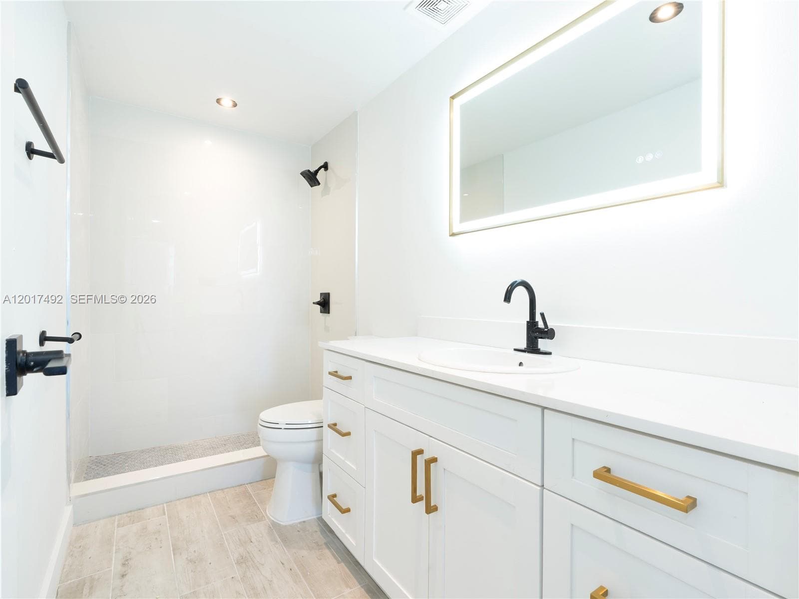 300 Bayview Dr 2115 photo 15