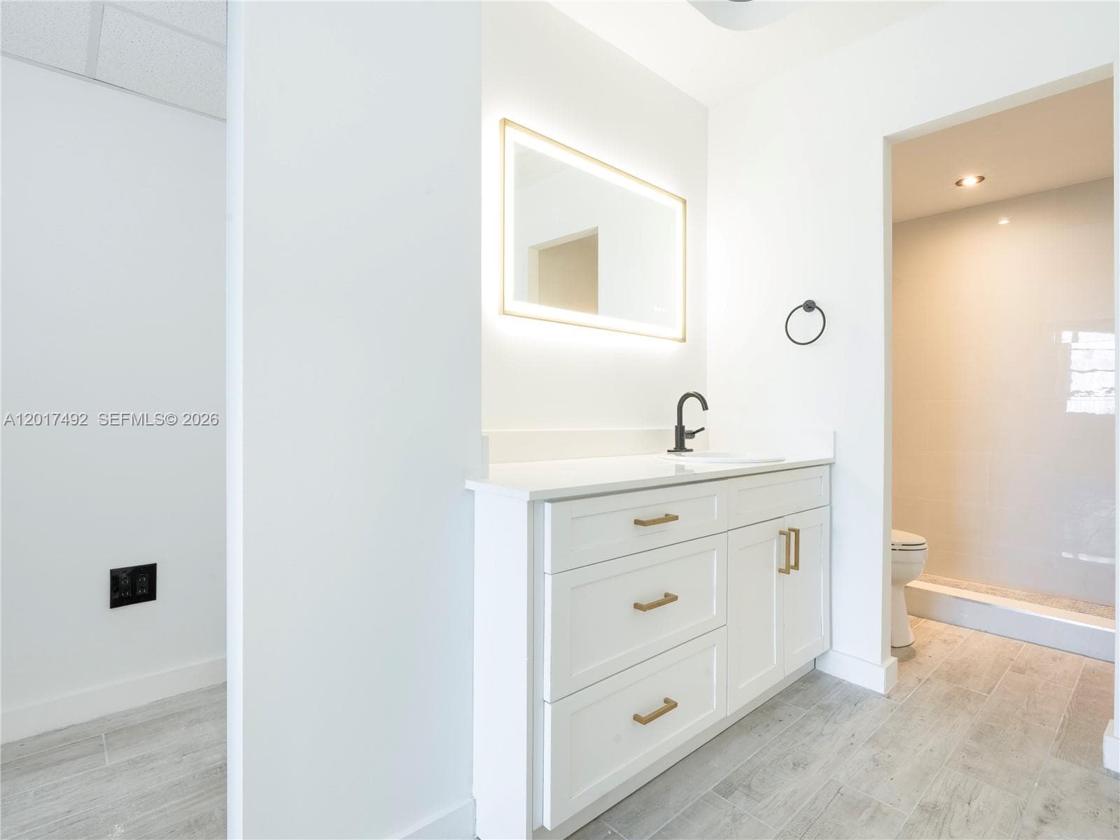 300 Bayview Dr 2115 photo 11