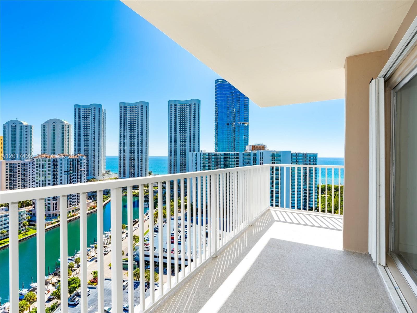 300 Bayview Dr 2115 photo 4