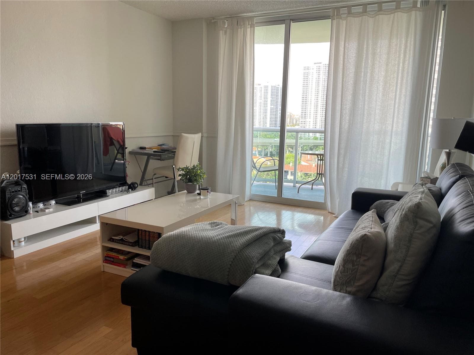 19390 Collins Ave 1225 photo 7