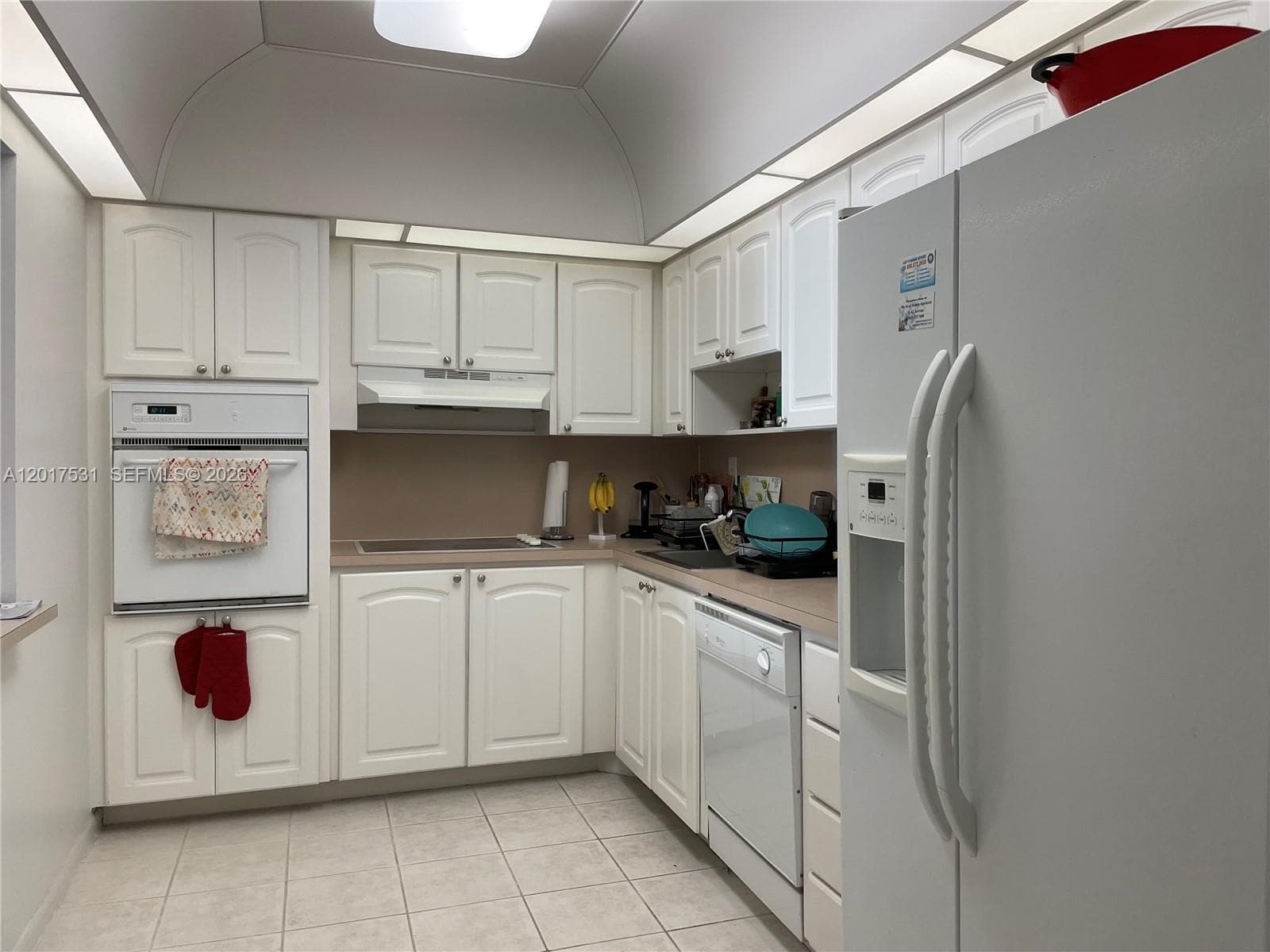 19390 Collins Ave 1225 photo 3
