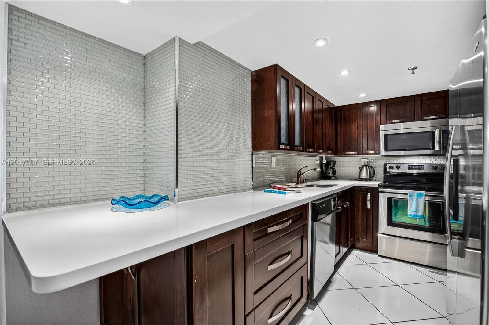 2401 Collins Ave 1107 photo 3