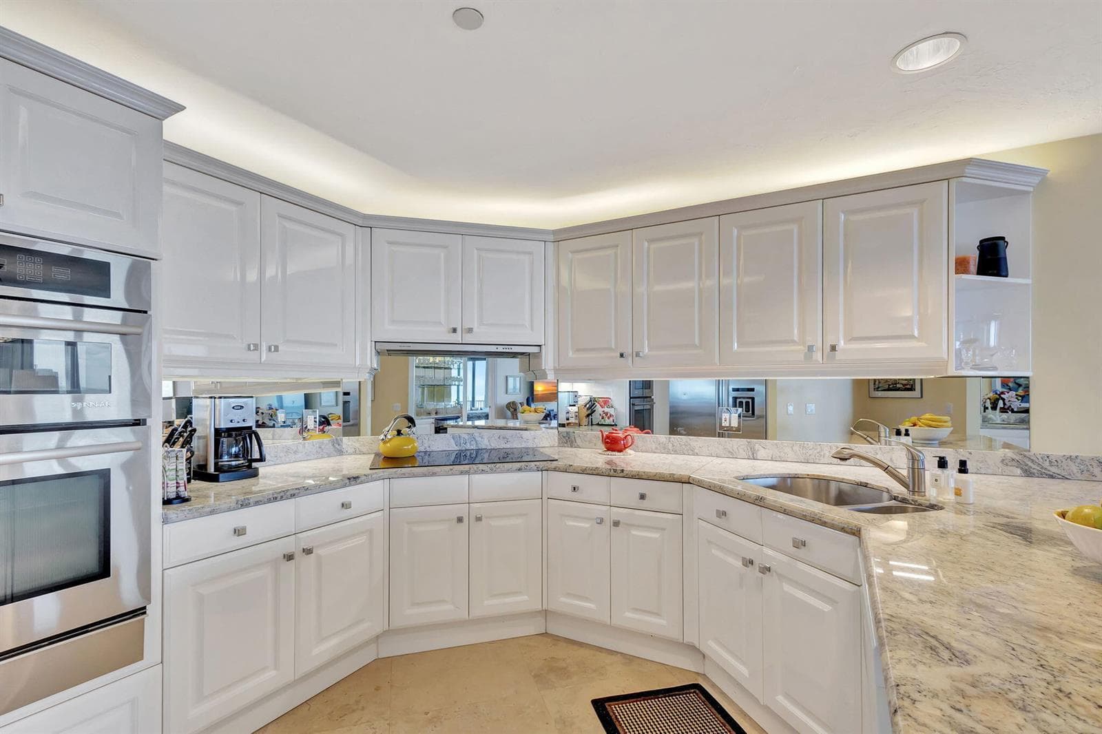 800 Ocean Drive 404 photo 13