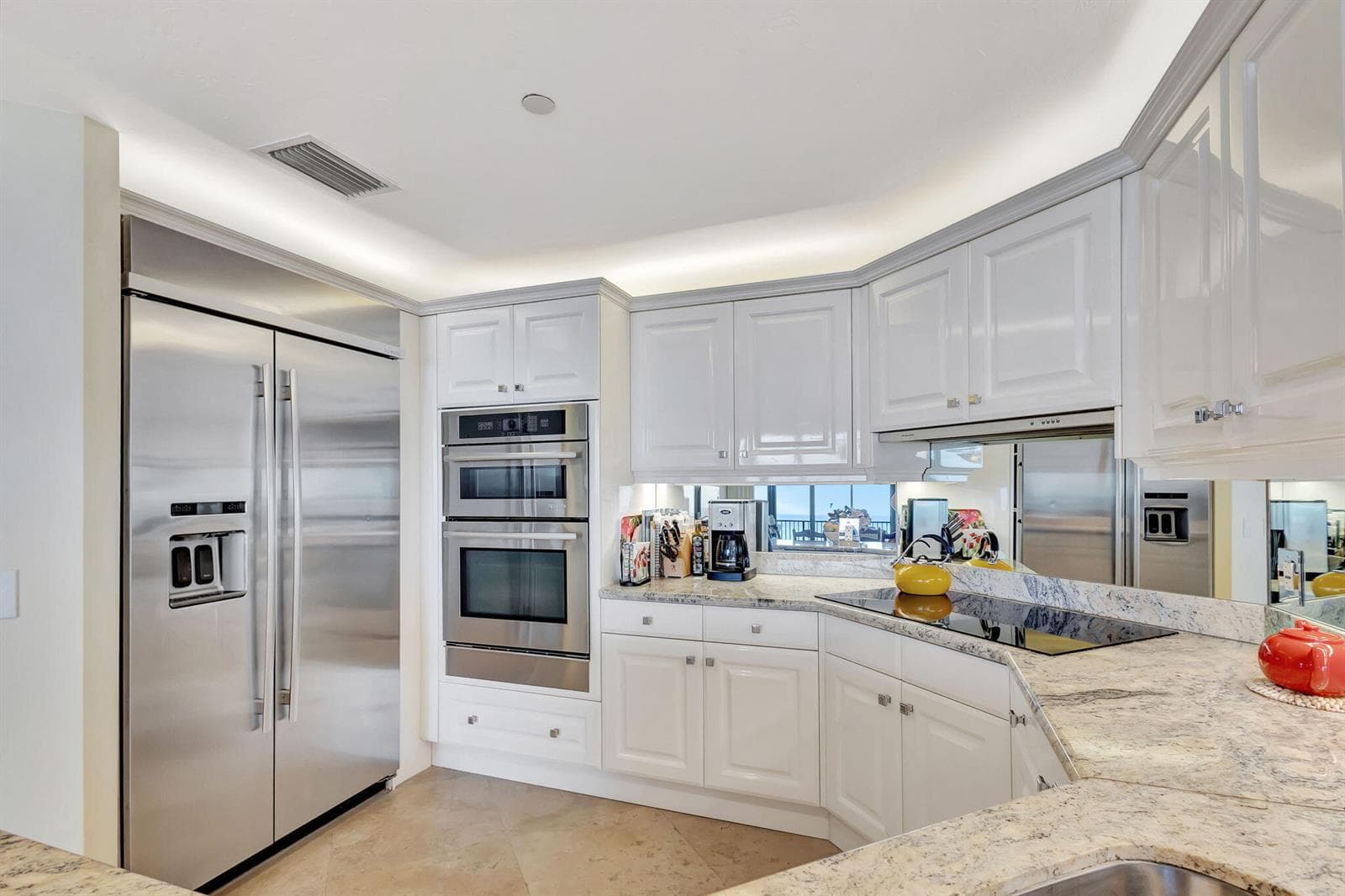 800 Ocean Drive 404 photo 16