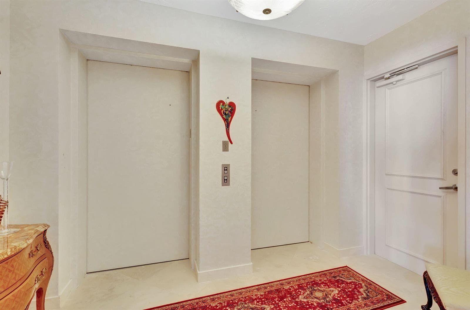 800 Ocean Drive 404 photo 4