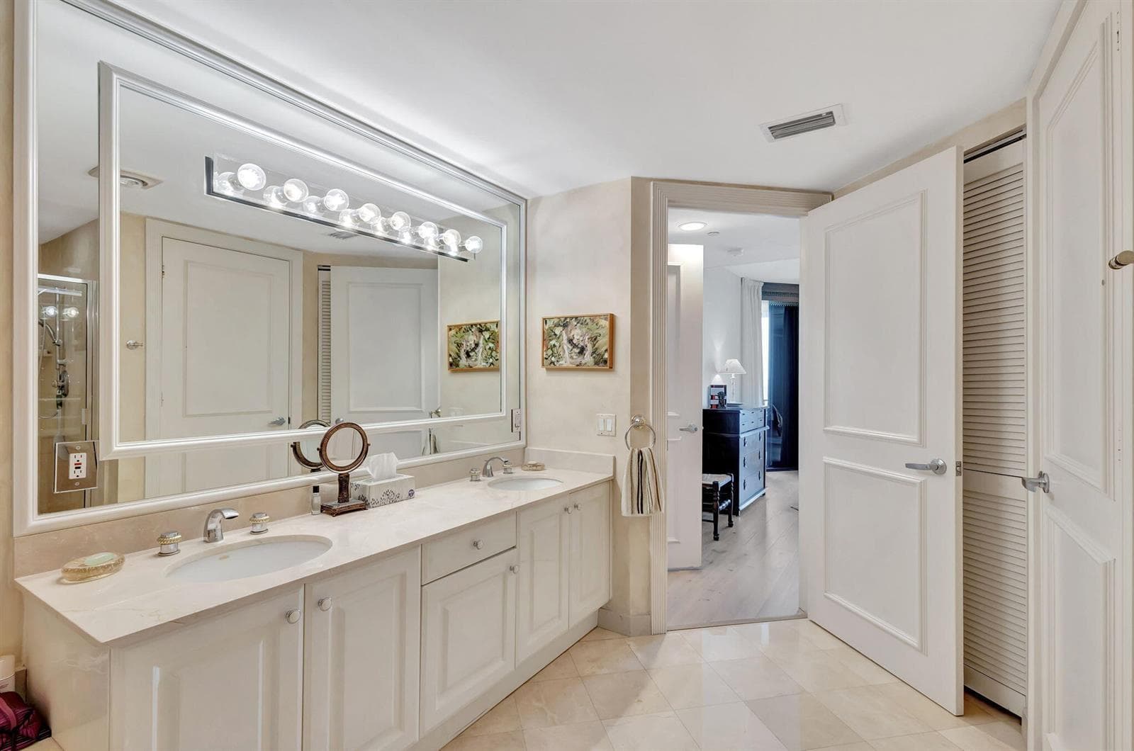 800 Ocean Drive 404 photo 21
