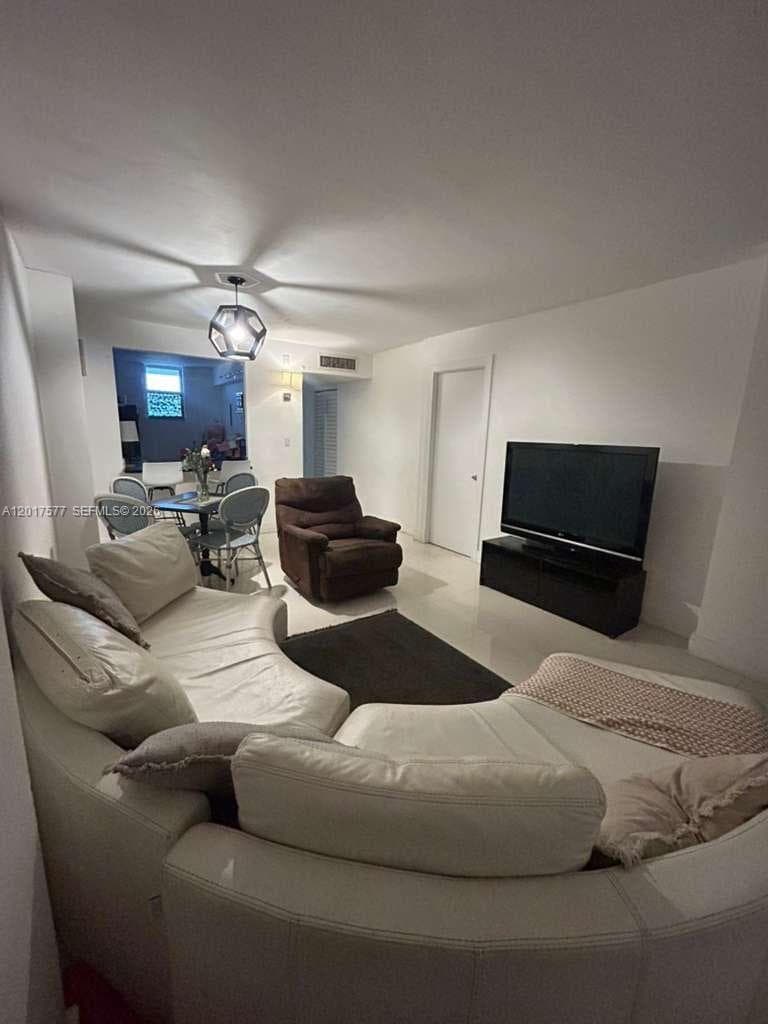 2903 Miami Beach Blvd 906 photo 20